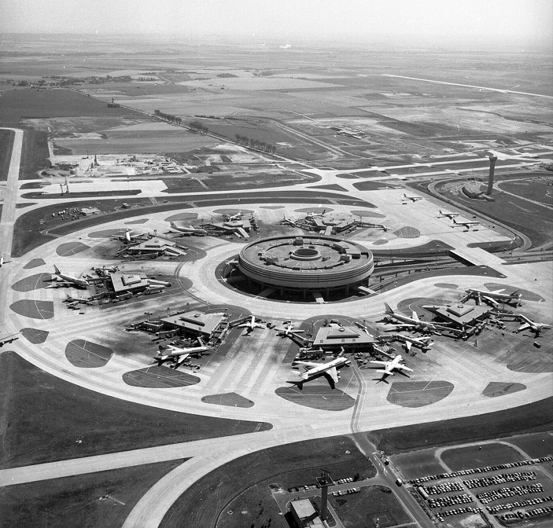Paris de Gaulle Airport: A Monument for the Age of Air Travel - A Visual  History of the World's Great Airports