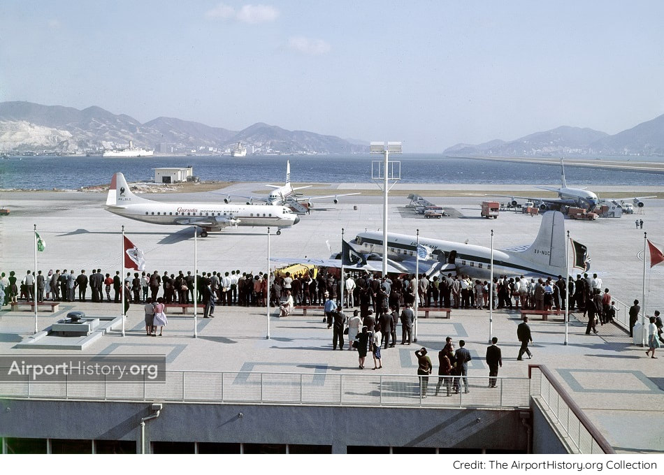 The observation deck of Hogn Kong Kai Tak Airport in the 1960s.