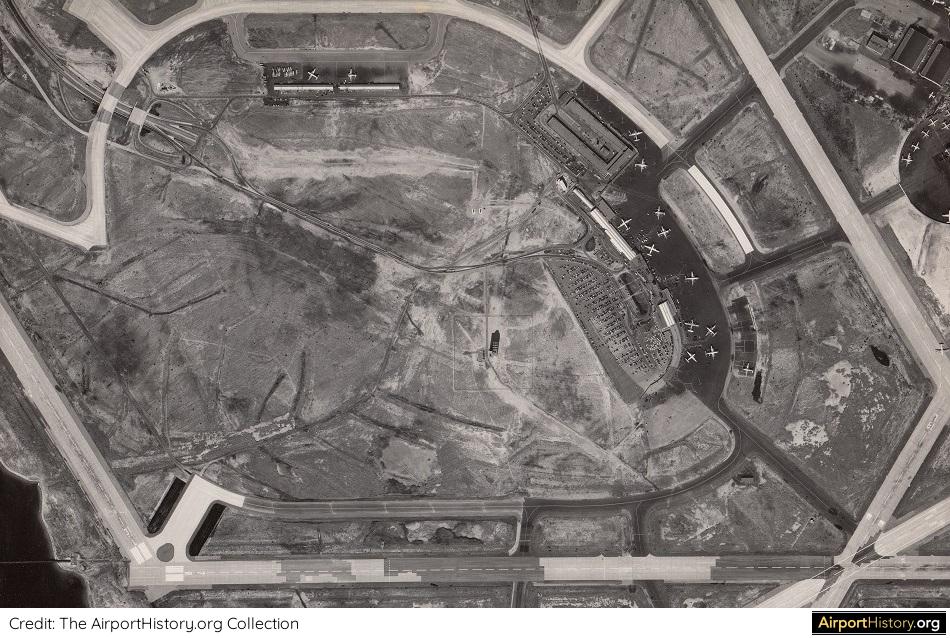 A 1954 vertical view of New York Idlewild Airport