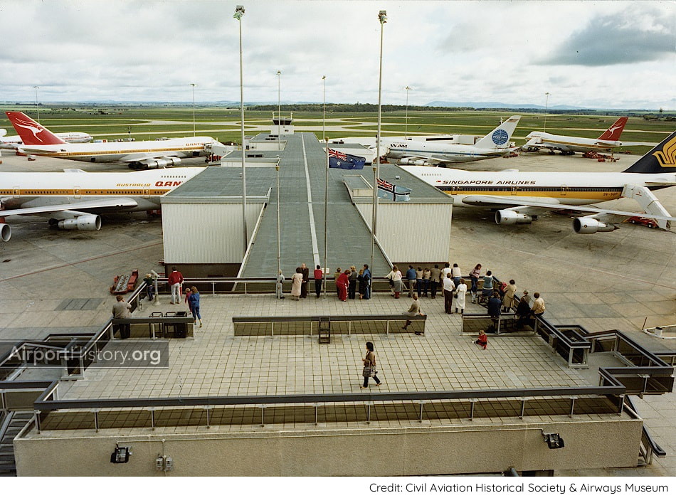 The observation deck of Melbourne Tullamarine Airport in the 1970s.