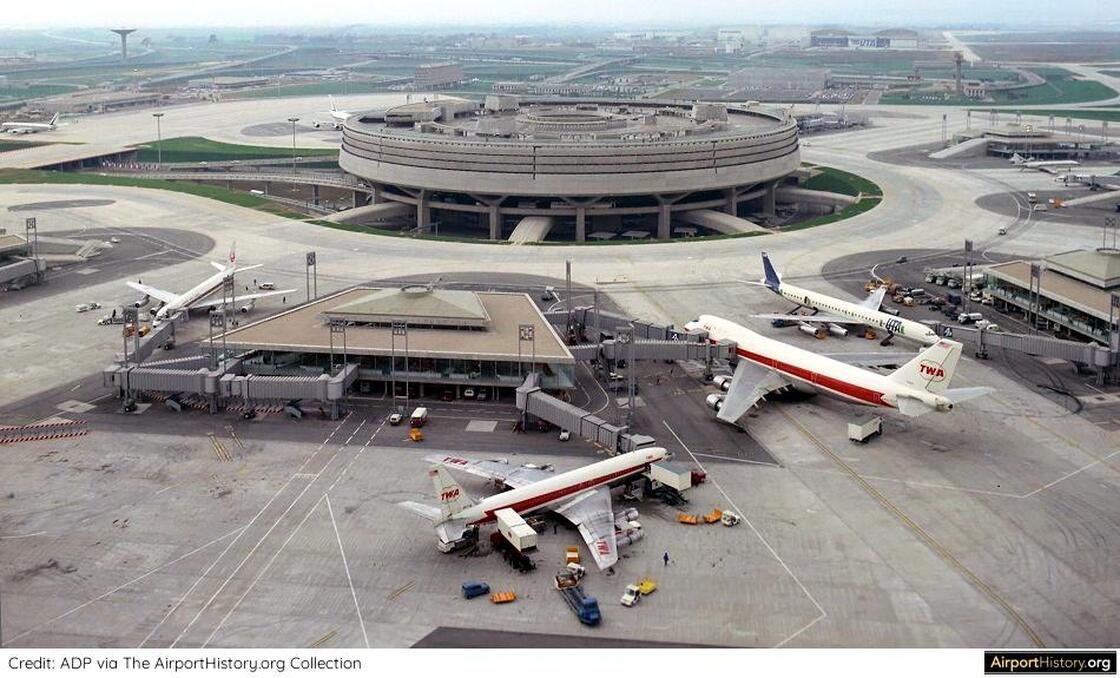 Paris Charles de Gaulle Airport Aeroport Roissy Terminal Aerogare 1976 TWA Japan Air Lines UTA
